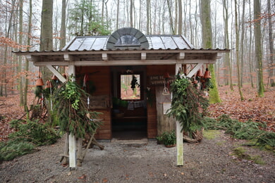 "Weihnachtsglocke" an der Blockhütte