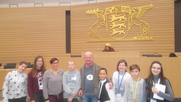 von links nach rechts: Karolina, Maren, Julia Ballmann, Nico, Bernd Mauch, Oliver, Christiane, Christopher und Aleyna